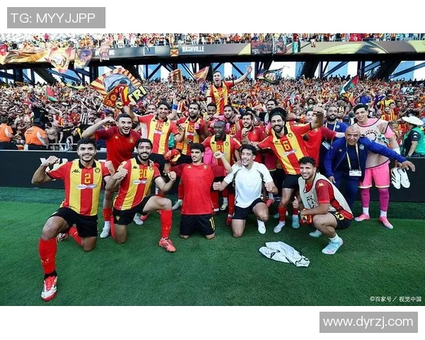 国际足球明星同人创作盛宴探索球场背后的故事与情感交织