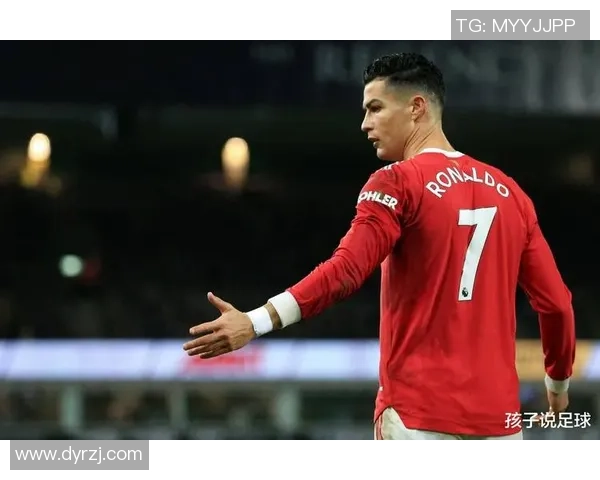 足球明星背后的故事与成就揭秘,探索他们的职业生涯与个人生活点滴 足球明星背后的故事与成就揭秘,探索他们的职业生涯与个人生活点滴